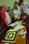 метание ножей, ,21 февраля 2015 года во Дворце спорта Авиационного завода (ул. Физкультурная,101) прошел XVII Фестиваль спортивных единоборств, посвященный Дню защитника отечества. На Фестивале были представлены такие виды спортивных единоборств, как самбо, каратэ, тхэквон-до, унифайт (метание ножа), кикбоксинг, рукопашный бой, джиу джитсу.
В рамках фестиваля проходил Открытый Областной турнир по «Универсальному бою»  упражнение «Спортивное метание ножа». Фото Громов Сергей 