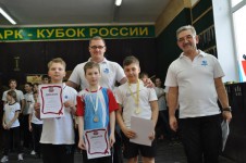 метание ножей, ,22 марта 2015 года в Москве прошло Первенство Москвы по спортивному метанию ножа среди детей до 16 лет.  