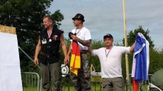 метание ножей, Мужчины топор 4м,20-23 августа 2015 года в Нотингемшире, Великобритания, на родине Робина Гуда, прошел чемпионат мира по версии Европейской Ассоциации метателей ножей и топоров. В соревнованиях приняли участие более 130 спортсменов из 11 стран. Я собрал по различным источникам фотографии этого замечательного события. Фото Rosanna Beltracchi, Pascal Boucreux, Lynn Dakin Ball, Roland Meyer-Speicher и других