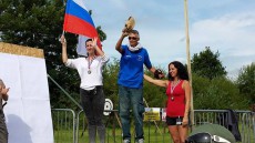 метание ножей, Женщины нож 5м,20-23 августа 2015 года в Нотингемшире, Великобритания, на родине Робина Гуда, прошел чемпионат мира по версии Европейской Ассоциации метателей ножей и топоров. В соревнованиях приняли участие более 130 спортсменов из 11 стран. Я собрал по различным источникам фотографии этого замечательного события. Фото Rosanna Beltracchi, Pascal Boucreux, Lynn Dakin Ball, Roland Meyer-Speicher и других