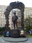 метание ножей, Памятник основателю ВДВ Маргелову В.Ф.,16-18 октября 2015 года в Рязани прошел юбилейный 15 Чемпионат России по метанию ножа. Соревнования проходили на базе Академии права и управления ФСИН. Хочется отметить высокий уровень подготовки организаторов и спортсменов. Безоговорочным лидером на всех дистанциях стал Александр Харитонов.