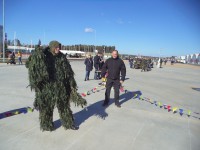 метание ножей, ,Исполнительный директор федерации спортивного метания ножа Владимир Викторович Гуреев принял участие в праздновании дня Сухопутных войск РФ в парке ПАТРИОТ в Кубинке и провел показательные выступления по метанию ножа.  