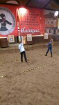 метание ножей, ,Фестиваль военного искусства казаков «Казарла» прошёл 12 декабря в Москве на базе конно-спортивного клуба «Измайлово». Десятки казаков с Дона, Кубани, Терека, Волги, из других регионов собрались тут, чтобы посостязаться в рубке, метании ножа, продемонстрировать мастерство владения кнутом. Свое умение метания ножей продемонстрировали и московские метатели. 