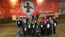 метание ножей, ,Фестиваль военного искусства казаков «Казарла» прошёл 12 декабря в Москве на базе конно-спортивного клуба «Измайлово». Десятки казаков с Дона, Кубани, Терека, Волги, из других регионов собрались тут, чтобы посостязаться в рубке, метании ножа, продемонстрировать мастерство владения кнутом. Свое умение метания ножей продемонстрировали и московские метатели. 