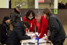 метание ножей, ,Фестиваль военного искусства казаков «Казарла» прошёл 12 декабря в Москве на базе конно-спортивного клуба «Измайлово». Десятки казаков с Дона, Кубани, Терека, Волги, из других регионов собрались тут, чтобы посостязаться в рубке, метании ножа, продемонстрировать мастерство владения кнутом. Свое умение метания ножей продемонстрировали и московские метатели. 