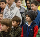 метание ножей, ,Фестиваль военного искусства казаков «Казарла» прошёл 12 декабря в Москве на базе конно-спортивного клуба «Измайлово». Десятки казаков с Дона, Кубани, Терека, Волги, из других регионов собрались тут, чтобы посостязаться в рубке, метании ножа, продемонстрировать мастерство владения кнутом. Свое умение метания ножей продемонстрировали и московские метатели. 