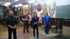 метание ножей, ,19-20 декабря 2015 года в Самаре прошел веселый предновогодний турнир по метанию ножа. Зажигательное костюмированное действие сочеталось упорной борьбой среди метателей. Дед Мороз и Снегурочка, судили строго и справедливо. Несколько фотографий метательного турнира от сборной Ижевска 