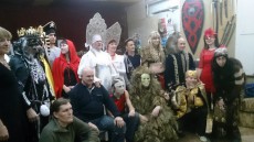 метание ножей, ,19-20 декабря 2015 года в Самаре прошел веселый предновогодний турнир по метанию ножа. Зажигательное костюмированное действие сочеталось упорной борьбой среди метателей. Дед Мороз и Снегурочка, судили строго и справедливо. Несколько фотографий метательного турнира от сборной Ижевска 