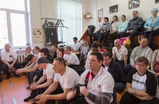 метание ножей, ,26-27 марта в Москве прошел Чемпионат Москвы по спортивному метанию ножа по правилам федерации Универсального боя. Всего было более 40 метателей.
Борьба получилась необычайно упорной, судьба сразу нескольких наград была определена при равном количестве набранных очков по последней серии. Предлагаю фотографии прошедшего турнира от Анны Кортуновой. 