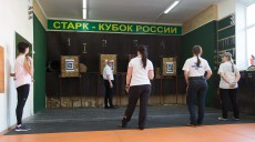 метание ножей, ,26-27 марта в Москве прошел Чемпионат Москвы по спортивному метанию ножа по правилам федерации Универсального боя. Всего было более 40 метателей.
Борьба получилась необычайно упорной, судьба сразу нескольких наград была определена при равном количестве набранных очков по последней серии. Предлагаю фотографии прошедшего турнира от Анны Кортуновой. 