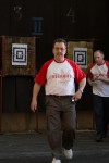 метание ножей, ,26-27 марта в Москве прошел Чемпионат Москвы по спортивному метанию ножа по правилам федерации Универсального боя. Всего было более 40 метателей.
Борьба получилась необычайно упорной, судьба сразу нескольких наград была определена при равном количестве набранных очков по последней серии. Предлагаю фотографии прошедшего турнира от Анны Кортуновой. 