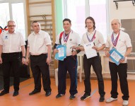 метание ножей, ,26-27 марта в Москве прошел Чемпионат Москвы по спортивному метанию ножа по правилам федерации Универсального боя. Всего было более 40 метателей.
Борьба получилась необычайно упорной, судьба сразу нескольких наград была определена при равном количестве набранных очков по последней серии. Предлагаю фотографии прошедшего турнира от Анны Кортуновой. 