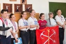 метание ножей, ,26-27 марта в Москве прошел Чемпионат Москвы по спортивному метанию ножа по правилам федерации Универсального боя. Всего было более 40 метателей.
Борьба получилась необычайно упорной, судьба сразу нескольких наград была определена при равном количестве набранных очков по последней серии. Предлагаю фотографии прошедшего турнира от Анны Кортуновой. 