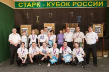 метание ножей, ,26-27 марта в Москве прошел Чемпионат Москвы по спортивному метанию ножа по правилам федерации Универсального боя. Всего было более 40 метателей.
Борьба получилась необычайно упорной, судьба сразу нескольких наград была определена при равном количестве набранных очков по последней серии. Предлагаю фотографии прошедшего турнира от Анны Кортуновой. 
