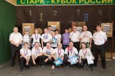 метание ножей, ,26-27 марта в Москве прошел Чемпионат Москвы по спортивному метанию ножа по правилам федерации Универсального боя. Всего было более 40 метателей.
Борьба получилась необычайно упорной, судьба сразу нескольких наград была определена при равном количестве набранных очков по последней серии. Предлагаю фотографии прошедшего турнира от Анны Кортуновой. 
