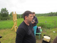 метание ножей, ,June 11 in the village Sapegino Volokolamsk district, Moscow region was interesting  tournament by throwing various objects. Gathered 29 participants, the overall composition was very personable.
Flew axes, shovels, knives, nails, screwdrivers, scissors, needles, plates and other items. Targets was fixed and swayed.
Some photos. 