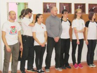 метание ножей, ,Несколько серий с разных дистанций у мужчин и женщин 