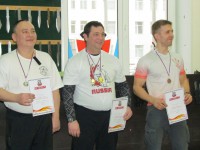 метание ножей, ,Несколько серий с разных дистанций у мужчин и женщин 