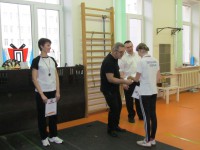 метание ножей, ,Несколько серий с разных дистанций у мужчин и женщин 