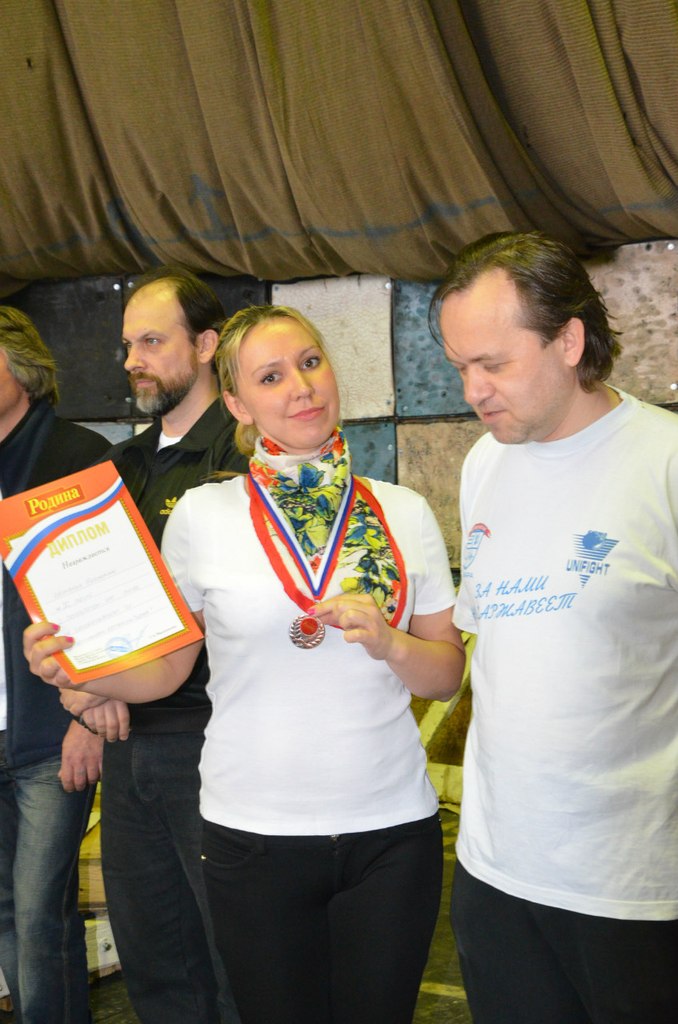 метание ножей, ,21 февраля 2015 года во Дворце спорта Авиационного завода (ул. Физкультурная,101) прошел XVII Фестиваль спортивных единоборств, посвященный Дню защитника отечества. На Фестивале были представлены такие виды спортивных единоборств, как самбо, каратэ, тхэквон-до, унифайт (метание ножа), кикбоксинг, рукопашный бой, джиу джитсу.
В рамках фестиваля проходил Открытый Областной турнир по «Универсальному бою»  упражнение «Спортивное метание ножа». Фото Громов Сергей 