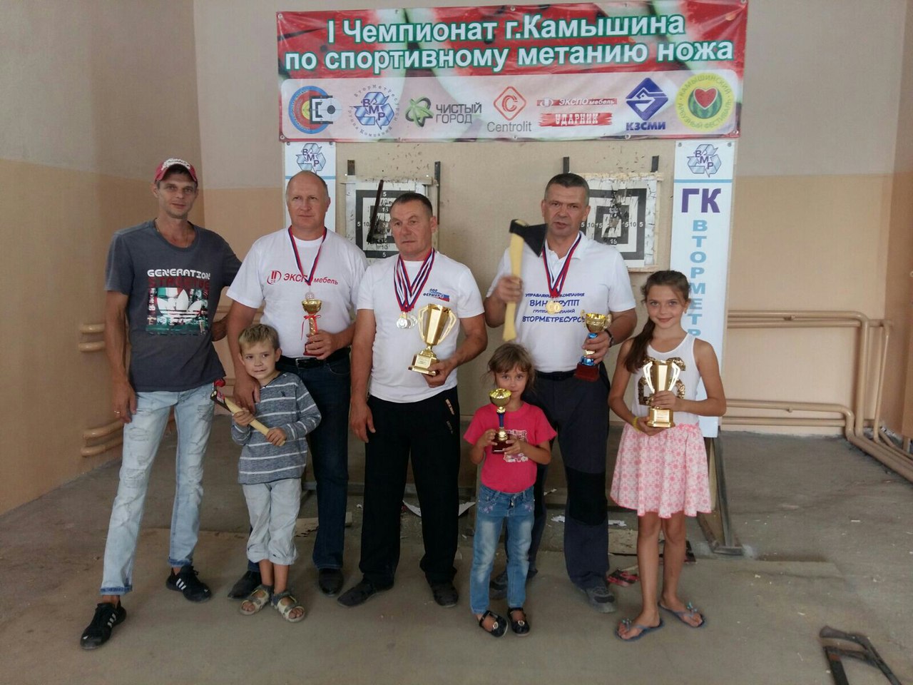 метание ножей, ,Григорий Качурин 29 августа 2015 года провел I Чемпионат г. Камышина по спортивному метанию ножа и топора!
12 участников, отличные результаты, все довольны, всем понравилось! 
