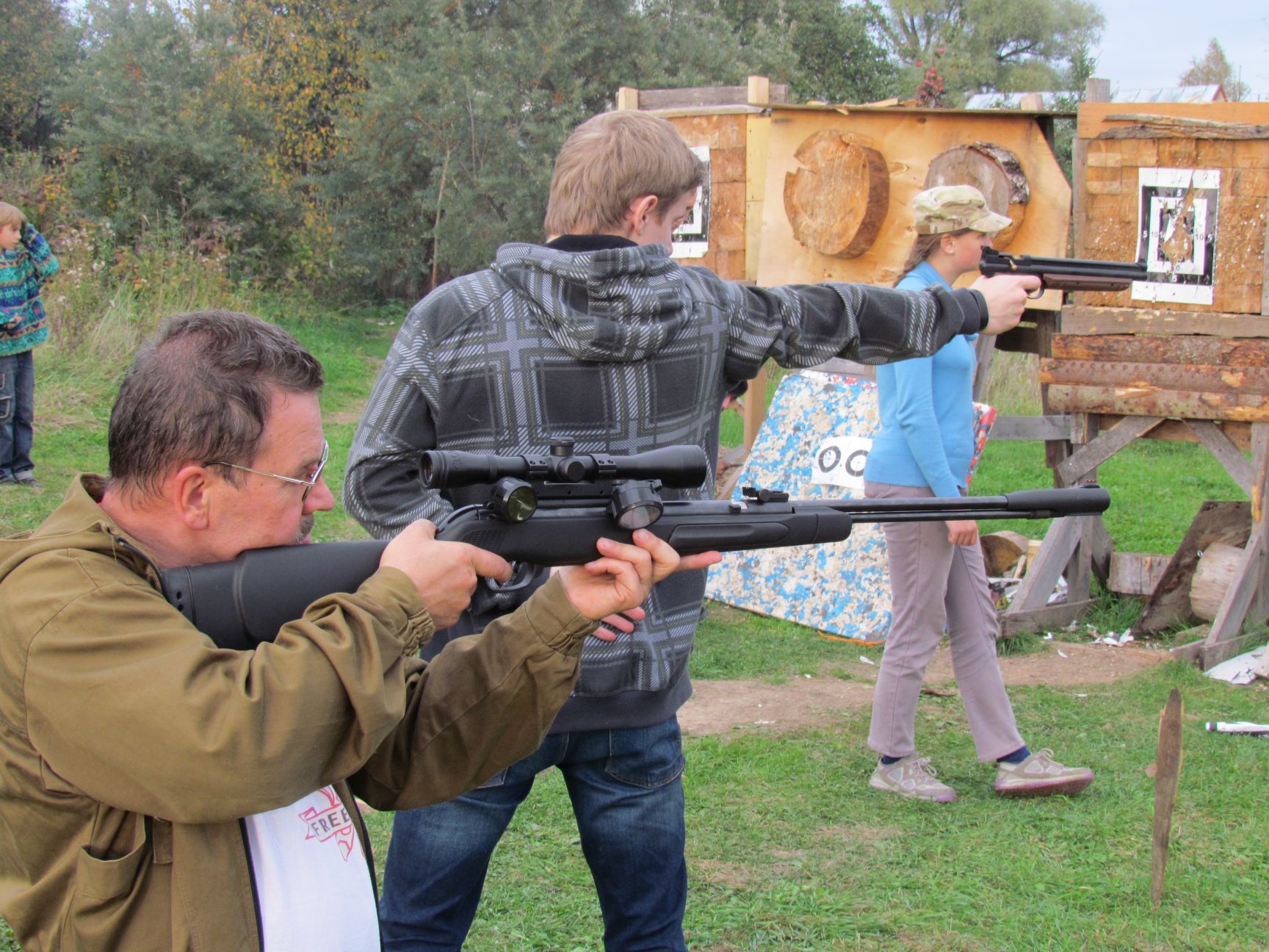 метание ножей, ,September 19, 2015 in the village of Sapegino (Moscow region, Volokolamsk district) held a friendly tournament of a throwing various objects. The program of events included throwing a knife, an ax and a shovel 3 + 4 + 5 meters, no-spin throwing 4 meters, throwing unusual objects - the giant nails, plates and unusual knives, exercise 