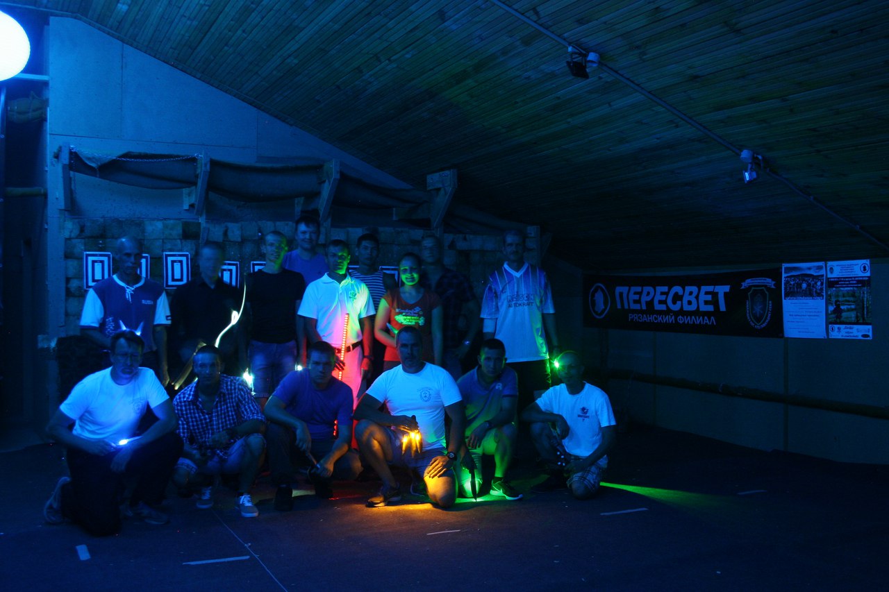 метание ножей, ,30.06.2016 was the first neon knife-throwing tournament. The event took place in complete darkness, but the blades are illuminated by LEDs, the target illuminated with ultraviolet light. 