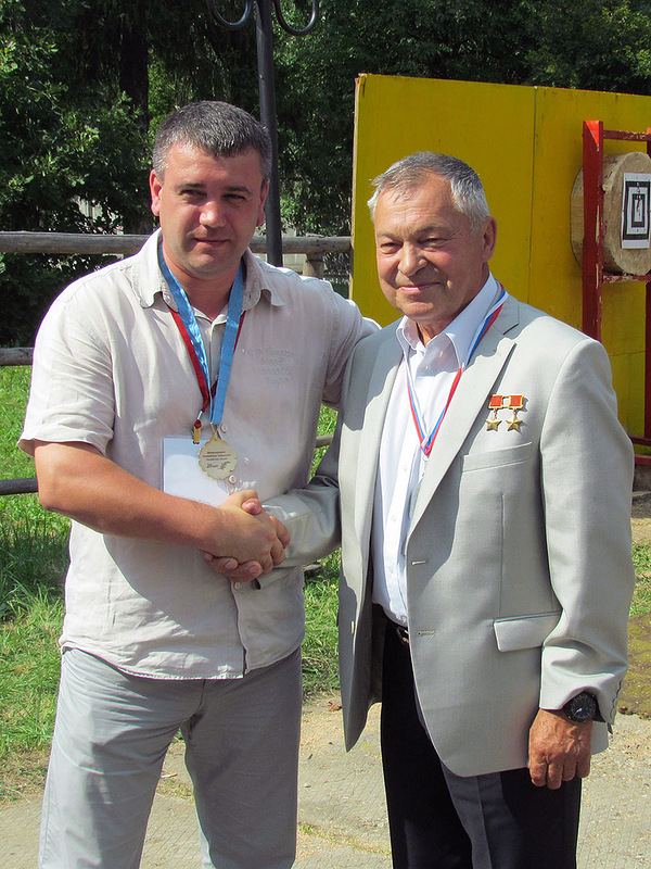 метание ножей, ,Август 2012 года, дом отдыха Космодром, Московская область под Пушкино 