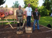 метание ножей, ,24-25 мая 2014 года в Баварии прошел турнир по метанию ножей и топоров, на котором отрабатывались новые метательные упражнения. 
Фотографии от Sergej Adams и Jiří Žižka. 