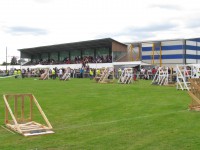 метание ножей, ,23-25 августа во французском городе Каллак прошел первый чемпионат мира по версии Европейской ассоциации метателей ножей. Это был настоящий праздник метания - съехалось более 150 участников. На центральном стадионе города стояло 12 стендов для основных упражнений и еще столько же для дополнительных. Финалы проходили в присутствии более 500 зрителей. Прекрасно организованное пространство, где и участники и зрители чувствовали себя свободно и комфортно.
Большое спасибо организаторам! 