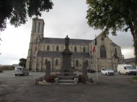 метание ножей, ,23-25 августа во французском городе Каллак прошел первый чемпионат мира по версии Европейской ассоциации метателей ножей. Это был настоящий праздник метания - съехалось более 150 участников. На центральном стадионе города стояло 12 стендов для основных упражнений и еще столько же для дополнительных. Финалы проходили в присутствии более 500 зрителей. Прекрасно организованное пространство, где и участники и зрители чувствовали себя свободно и комфортно.
Большое спасибо организаторам! 