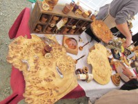 метание ножей, ,23-25 августа во французском городе Каллак прошел первый чемпионат мира по версии Европейской ассоциации метателей ножей. Это был настоящий праздник метания - съехалось более 150 участников. На центральном стадионе города стояло 12 стендов для основных упражнений и еще столько же для дополнительных. Финалы проходили в присутствии более 500 зрителей. Прекрасно организованное пространство, где и участники и зрители чувствовали себя свободно и комфортно.
Большое спасибо организаторам! 