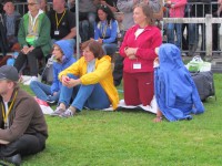 метание ножей, ,23-25 августа во французском городе Каллак прошел первый чемпионат мира по версии Европейской ассоциации метателей ножей. Это был настоящий праздник метания - съехалось более 150 участников. На центральном стадионе города стояло 12 стендов для основных упражнений и еще столько же для дополнительных. Финалы проходили в присутствии более 500 зрителей. Прекрасно организованное пространство, где и участники и зрители чувствовали себя свободно и комфортно.
Большое спасибо организаторам! 