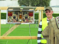 метание ножей, ,23-25 августа во французском городе Каллак прошел первый чемпионат мира по версии Европейской ассоциации метателей ножей. Это был настоящий праздник метания - съехалось более 150 участников. На центральном стадионе города стояло 12 стендов для основных упражнений и еще столько же для дополнительных. Финалы проходили в присутствии более 500 зрителей. Прекрасно организованное пространство, где и участники и зрители чувствовали себя свободно и комфортно.
Большое спасибо организаторам! 