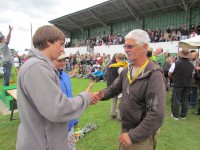 метание ножей, ,23-25 августа во французском городе Каллак прошел первый чемпионат мира по версии Европейской ассоциации метателей ножей. Это был настоящий праздник метания - съехалось более 150 участников. На центральном стадионе города стояло 12 стендов для основных упражнений и еще столько же для дополнительных. Финалы проходили в присутствии более 500 зрителей. Прекрасно организованное пространство, где и участники и зрители чувствовали себя свободно и комфортно.
Большое спасибо организаторам! 