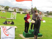 метание ножей, ,23-25 августа во французском городе Каллак прошел первый чемпионат мира по версии Европейской ассоциации метателей ножей. Это был настоящий праздник метания - съехалось более 150 участников. На центральном стадионе города стояло 12 стендов для основных упражнений и еще столько же для дополнительных. Финалы проходили в присутствии более 500 зрителей. Прекрасно организованное пространство, где и участники и зрители чувствовали себя свободно и комфортно.
Большое спасибо организаторам! 