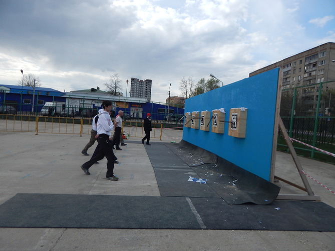 метание ножей, ,1-2 мая 2016 года в городе Пушкино Московской области прошел пятый Звездный турнир по метанию ножа. В этом году в соревнованиях приняли участие более 70 метателей из разных городов и даже стран! Победители определялись в очень упорной и суровой борьбе. Большой фотоотчет о прошедшем событии. 