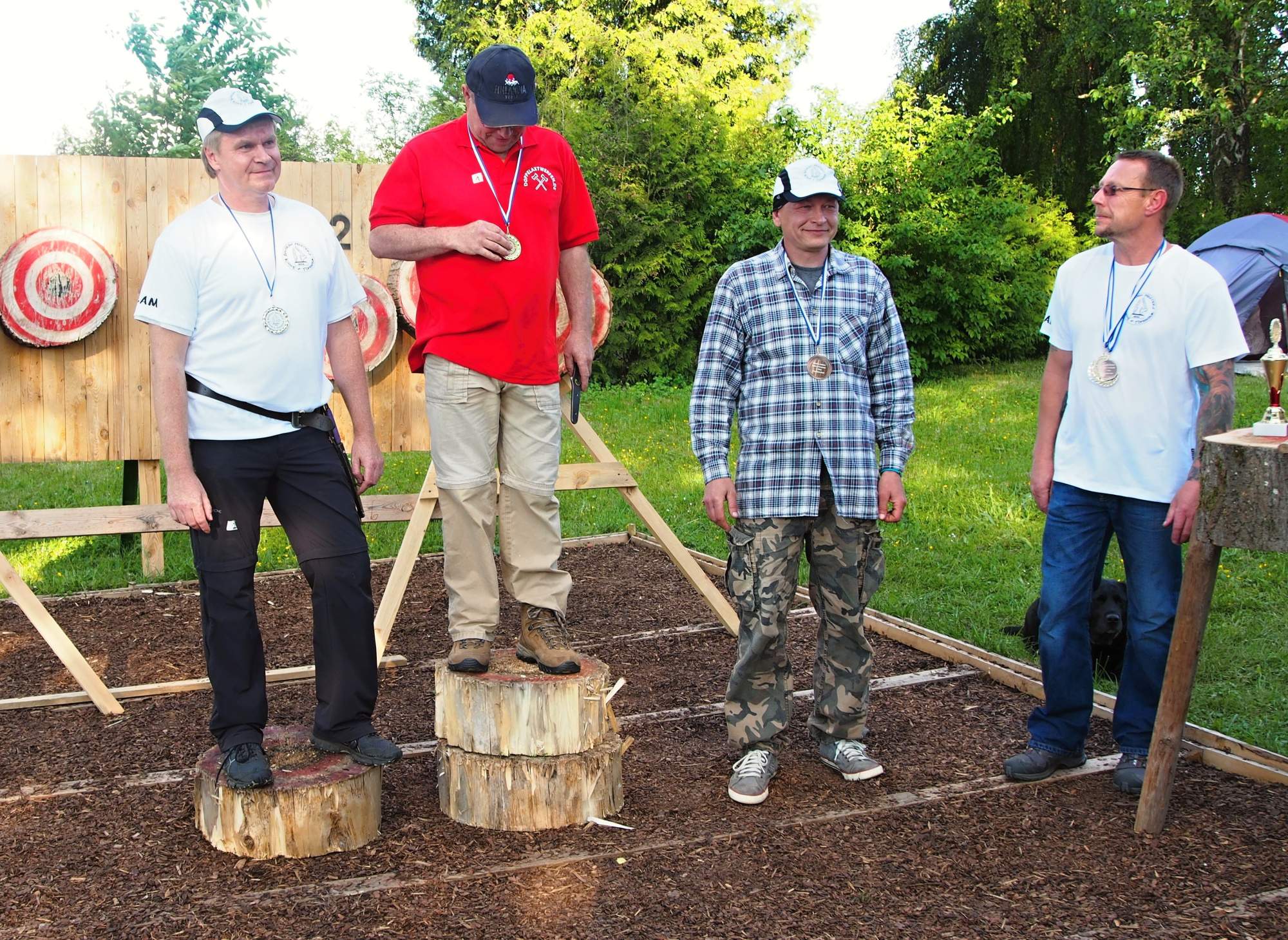 метание ножей, ,24-25 мая 2014 года в Баварии прошел турнир по метанию ножей и топоров, на котором отрабатывались новые метательные упражнения. 
Фотографии от Sergej Adams и Jiří Žižka. 