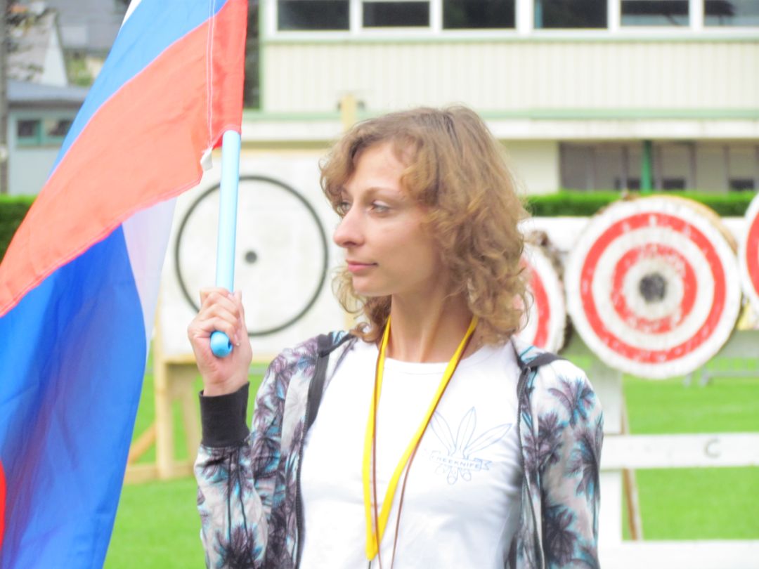 метание ножей, ,23-25 августа во французском городе Каллак прошел первый чемпионат мира по версии Европейской ассоциации метателей ножей. Это был настоящий праздник метания - съехалось более 150 участников. На центральном стадионе города стояло 12 стендов для основных упражнений и еще столько же для дополнительных. Финалы проходили в присутствии более 500 зрителей. Прекрасно организованное пространство, где и участники и зрители чувствовали себя свободно и комфортно.
Большое спасибо организаторам! 