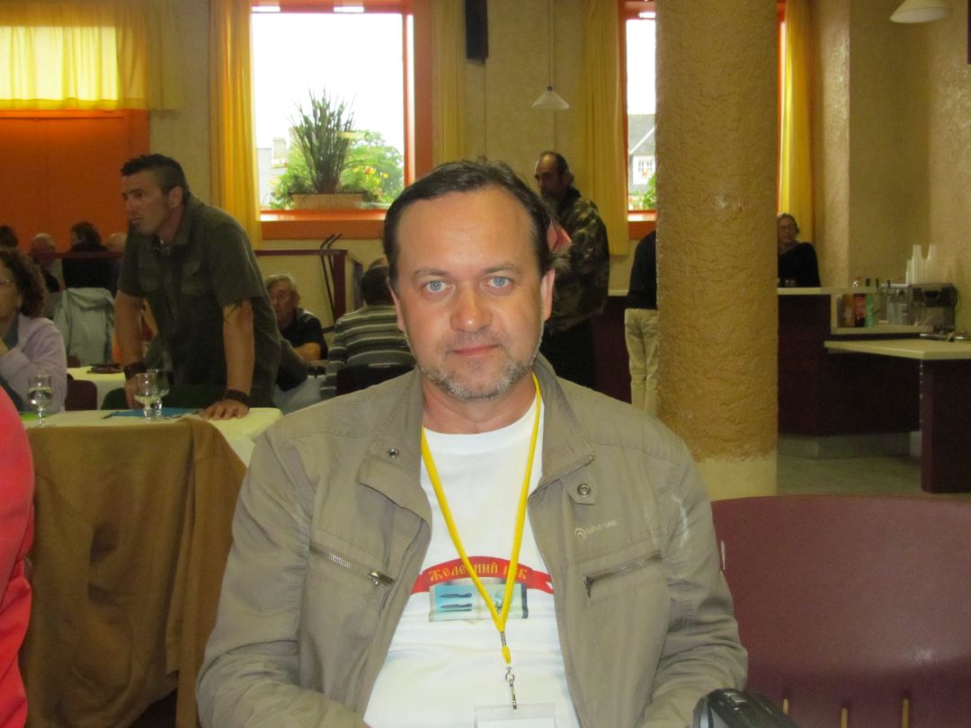 метание ножей, ,23-25 августа во французском городе Каллак прошел первый чемпионат мира по версии Европейской ассоциации метателей ножей. Это был настоящий праздник метания - съехалось более 150 участников. На центральном стадионе города стояло 12 стендов для основных упражнений и еще столько же для дополнительных. Финалы проходили в присутствии более 500 зрителей. Прекрасно организованное пространство, где и участники и зрители чувствовали себя свободно и комфортно.
Большое спасибо организаторам! 