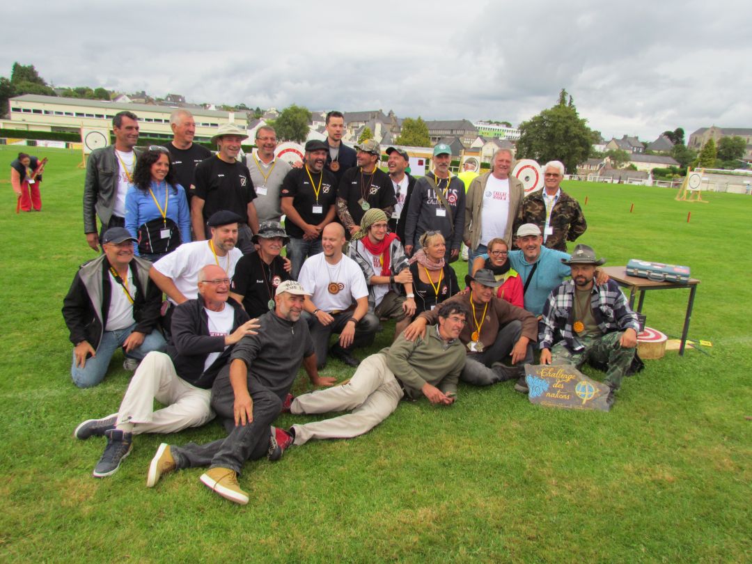 метание ножей, ,23-25 августа во французском городе Каллак прошел первый чемпионат мира по версии Европейской ассоциации метателей ножей. Это был настоящий праздник метания - съехалось более 150 участников. На центральном стадионе города стояло 12 стендов для основных упражнений и еще столько же для дополнительных. Финалы проходили в присутствии более 500 зрителей. Прекрасно организованное пространство, где и участники и зрители чувствовали себя свободно и комфортно.
Большое спасибо организаторам! 